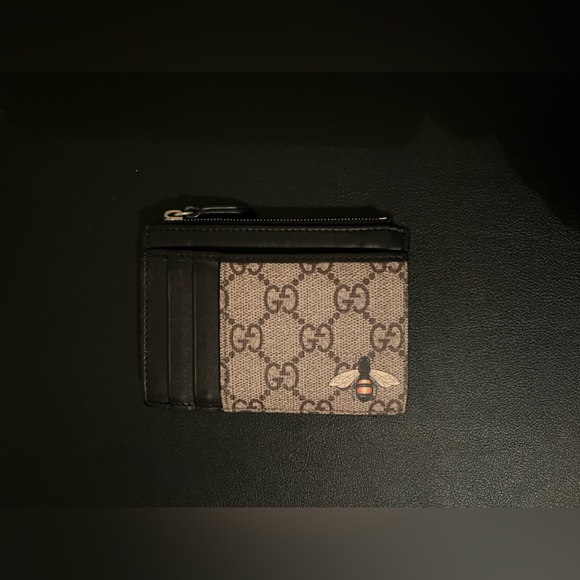 Gucci Other - Unisex Gucci GG Supreme Monogram Bee Print Card Case